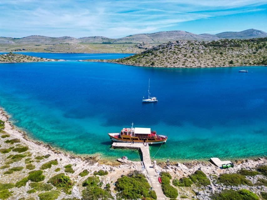 Zadar: Rejs statkiem - Kornati + plaża Lojena z lunchem, bilet do parku w cenie