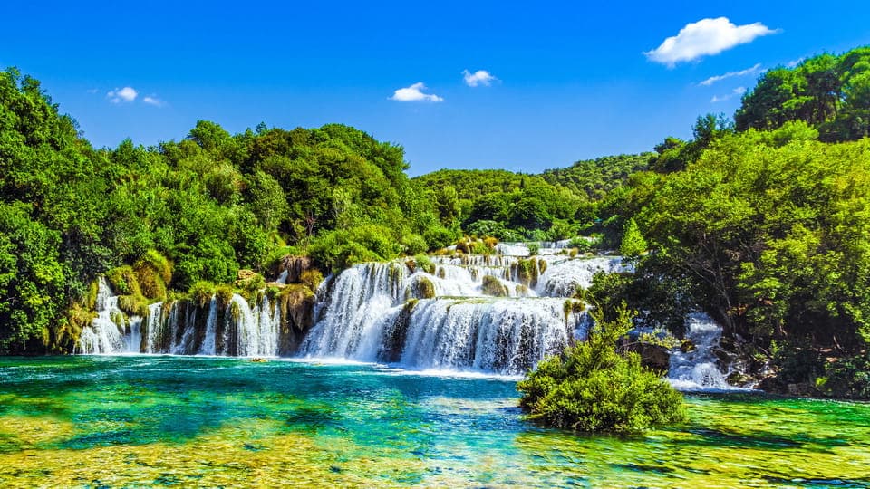 Zadar: Wycieczka do Wodospadów Krka z winiarnią i rejsem